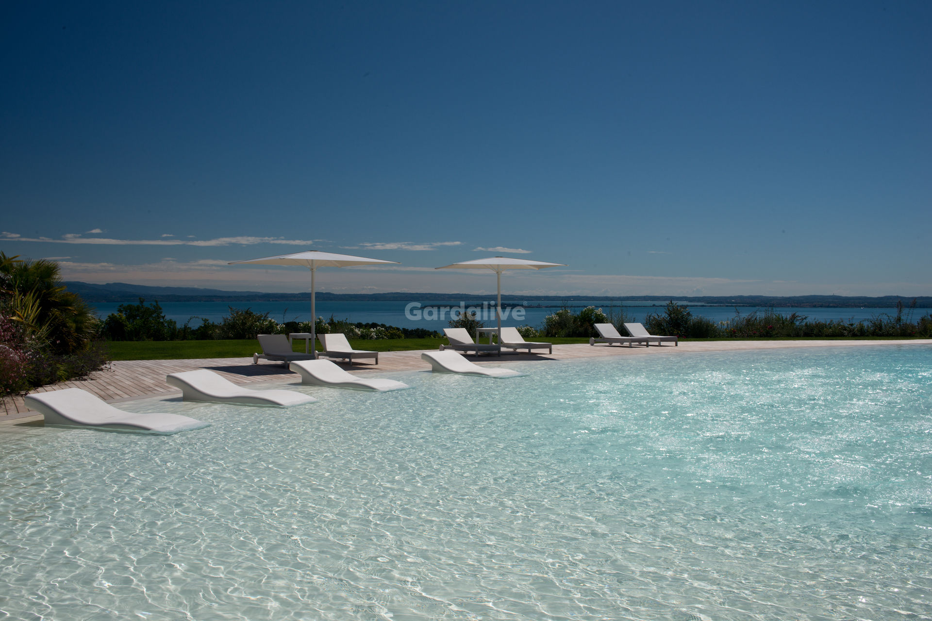 Luxury threeroom apartment in the complex HPA Lake Luxury Life in a