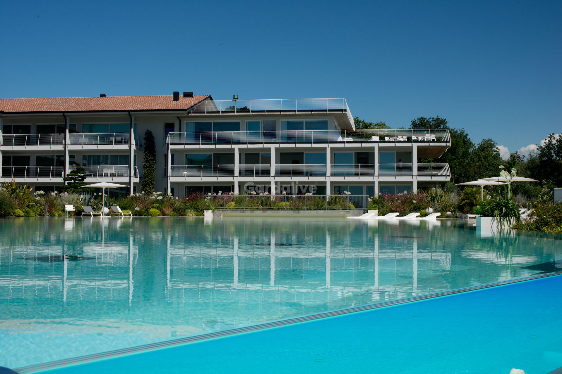 Luxury threeroom apartment in the complex HPA Lake Luxury Life in a beautiful park with a