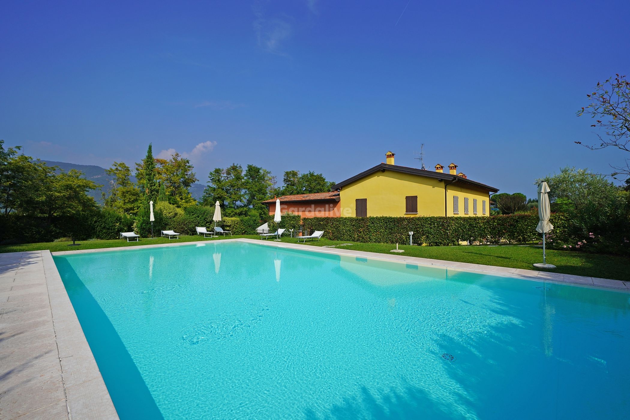 Spacious apartment with garden in a residence with swimming pool in Salò