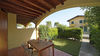Bilocale con giardino a 200 metri dal lago in residence con piscina a Manerba del Garda