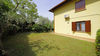 Appartamento con doppi servizi e grande giardino privato, in residence con piscina a Manerba del Garda