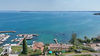 Esclusivo appartamento fronte lago con terrazza panoramica e pontile privato a Manerba del Garda