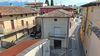 Appartamento al primo piano con locale commerciale al piano terra a Moniga del Garda