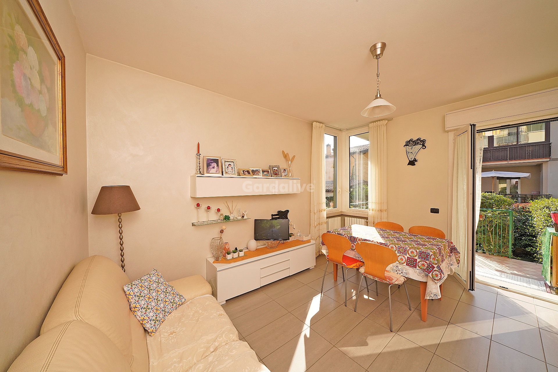 THREE ROOM APARTMENT WITH GARDEN IN SALÒ