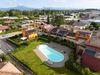Peschiera del Garda, detached house in a residential complex with a swimming pool for sale