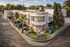 Peschiera del Garda, modern villa with private garden for sale