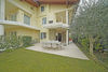 Sirmione, elegant four-room flat on the ground floor with private garden for sale