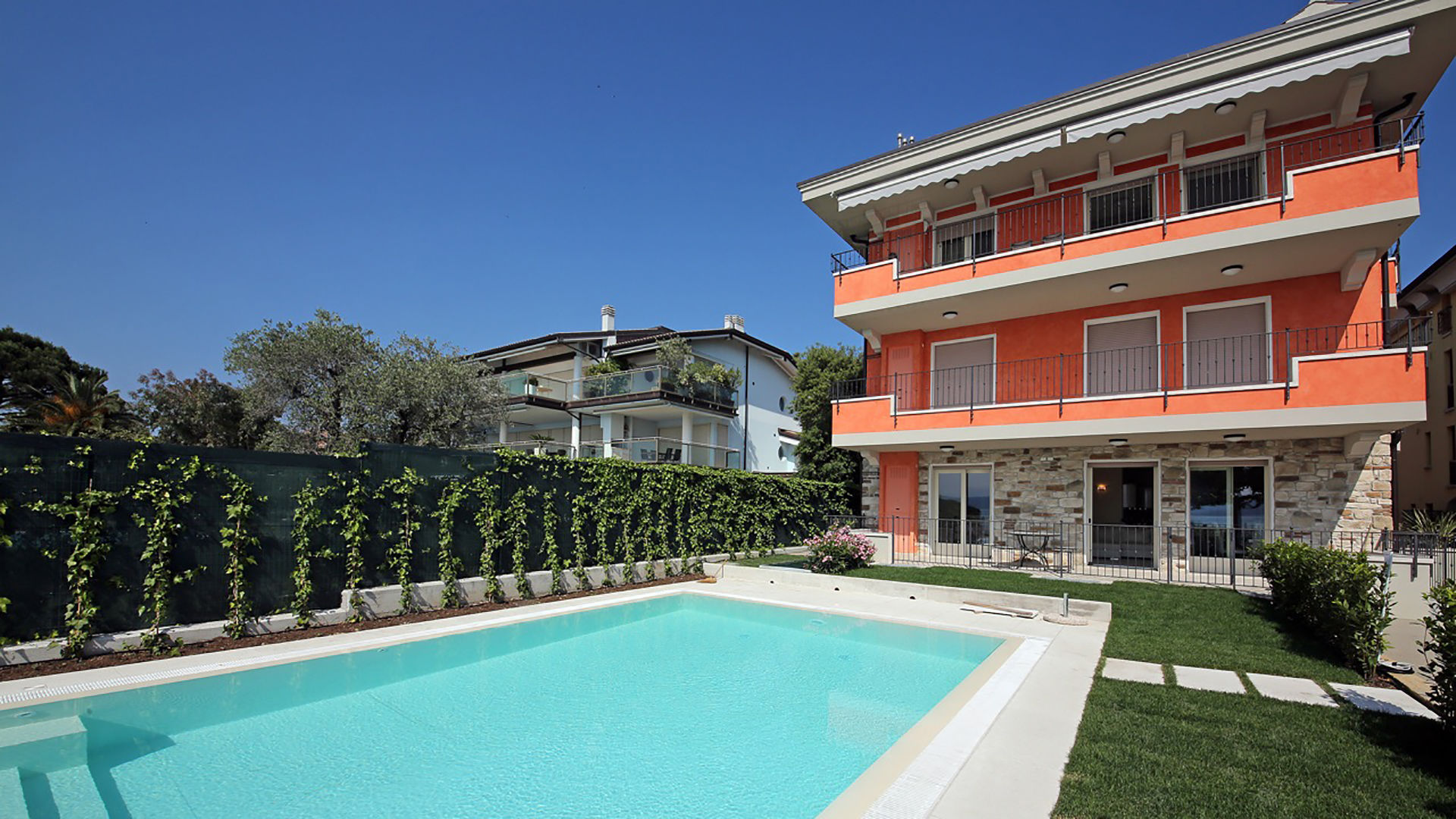 Exclusive apartment with swimming pool in front of the lake for sale in Sirmione on Lake Garda