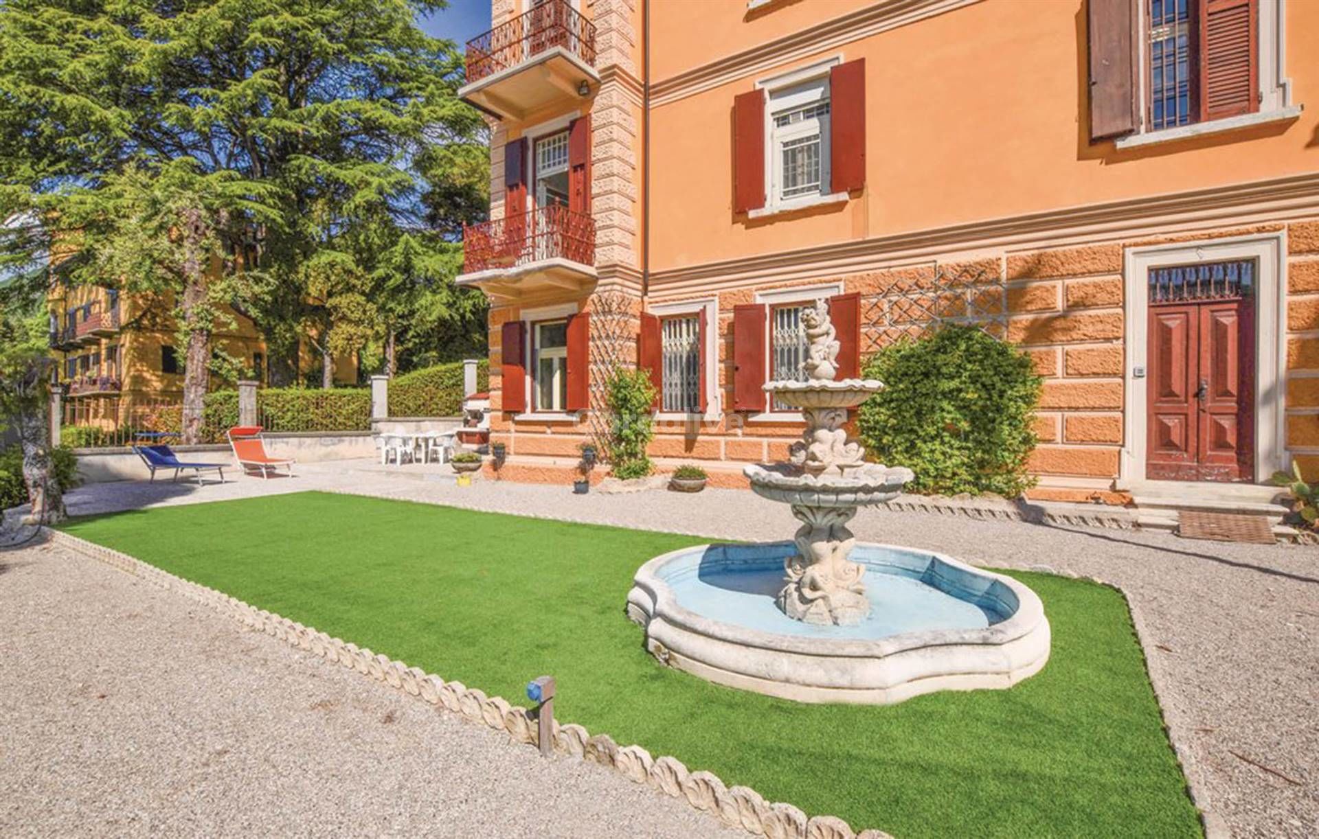 Semidetached house in Art Nouveau villa in the centre of Gardone Riviera